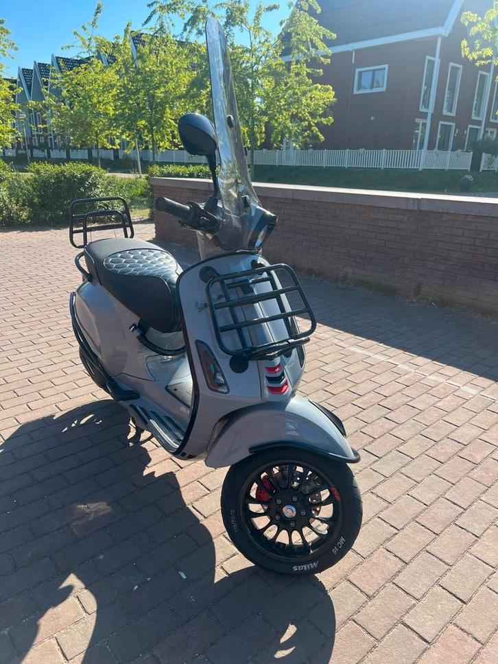Vespa sprint full option 2018, Fietsen en Brommers, Scooters | Vespa, Zo goed als nieuw, Vespa S, Maximaal 45 km/u, Benzine, Ophalen