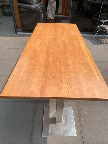 Eettafel beschikbaar voor biedingen