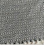 Plaid,Deken,franje,135x118,omgezoomde rand,grijs,zwart, Sport en Fitness, Sauna, Ophalen of Verzenden, Nieuw, Toebehoren