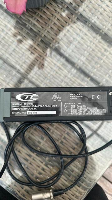 E-Bike oplader model 4c24040 origineel 3 pin beschikbaar voor biedingen