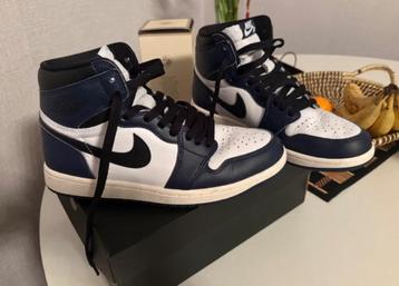 Jordan 1 OG Navy 40.5 beschikbaar voor biedingen