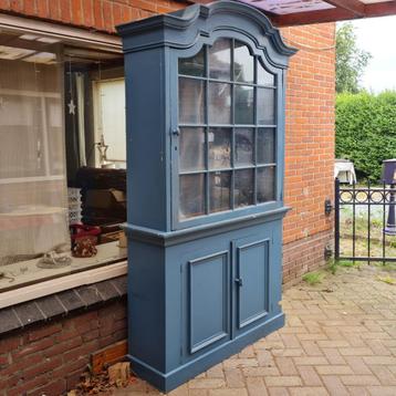 Landelijk model hoge vitrinekast 230 x 115 x 37 cm (HxBxD) beschikbaar voor biedingen