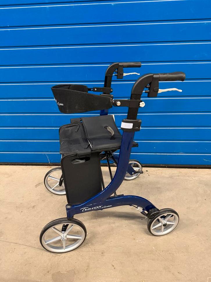 Rollator Travixx Deluxe blauw medipoint, Diversen, Rollators, Zo goed als nieuw, Lichtgewicht, Opvouwbaar, Ophalen