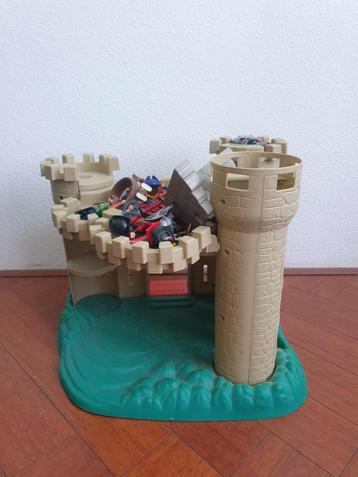 Fisher Price kasteel met heel veel ridders en een kanon beschikbaar voor biedingen