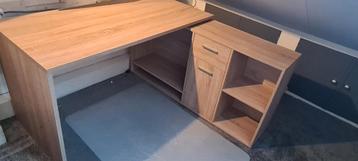 Bureau met hoekkast