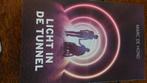 Marc de Hond- LICHT IN DE TUNNEL, Boeken, Ophalen of Verzenden, Zo goed als nieuw, Nederland