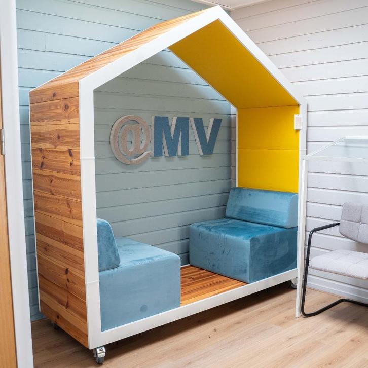 Akoestische Vergaderplek Treehouse - Showmodel, Huis en Inrichting, Banken | Bankstellen, Zo goed als nieuw, Rechte bank, Tweepersoons