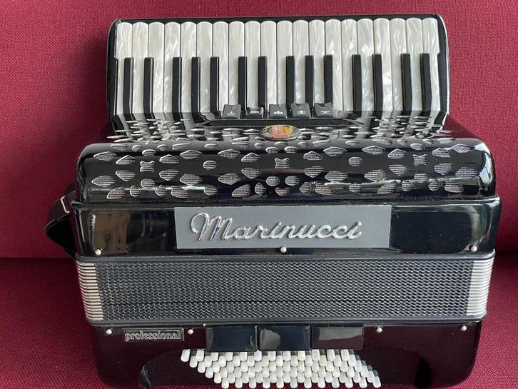 Z.g.a.n. italiaanse Marinucci Professional accordeon 72bas, Muziek en Instrumenten, Accordeons, Zo goed als nieuw, Toetsaccordeon