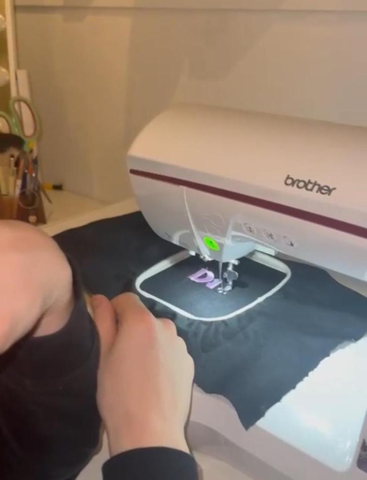 Brother Innov-is 870 SE - Complete set, Hobby en Vrije tijd, Borduren en Borduurmachines, Gebruikt, Borduurmachine, Machineborduren