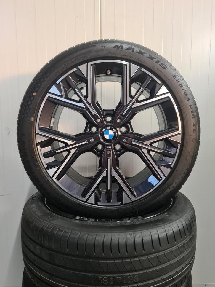 BMW 1 2 Serie F70 F74 Styling 975M met zomerbanden NIEUW, Auto-onderdelen, Banden en Velgen, Banden en Velgen, Zomerbanden, 18 inch
