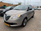 Lancia Ypsilon 0.9 Twinair 85PK Start&stop 2011 Beige, Auto's, Voorwielaandrijving, 750 kg, Beige, Origineel Nederlands