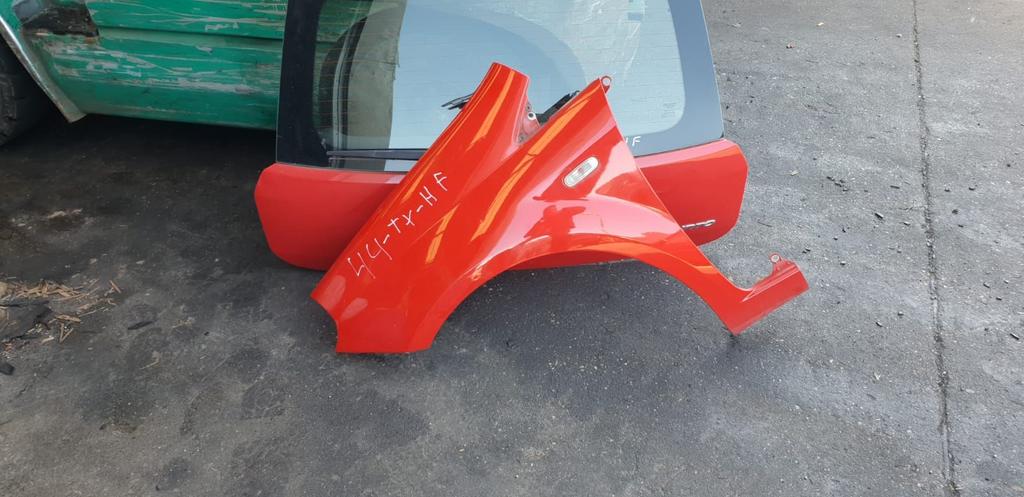 FIAT GRANDE PUNTO VOORSCHERM LINKS  BJ 2005, Auto-onderdelen, Carrosserie en Plaatwerk, Spatbord, Gebruikt, Ophalen of Verzenden