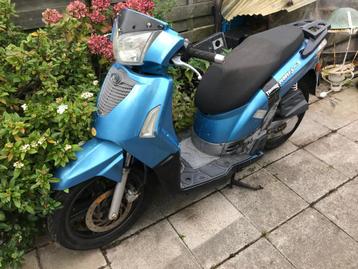 Kymco People S scooter