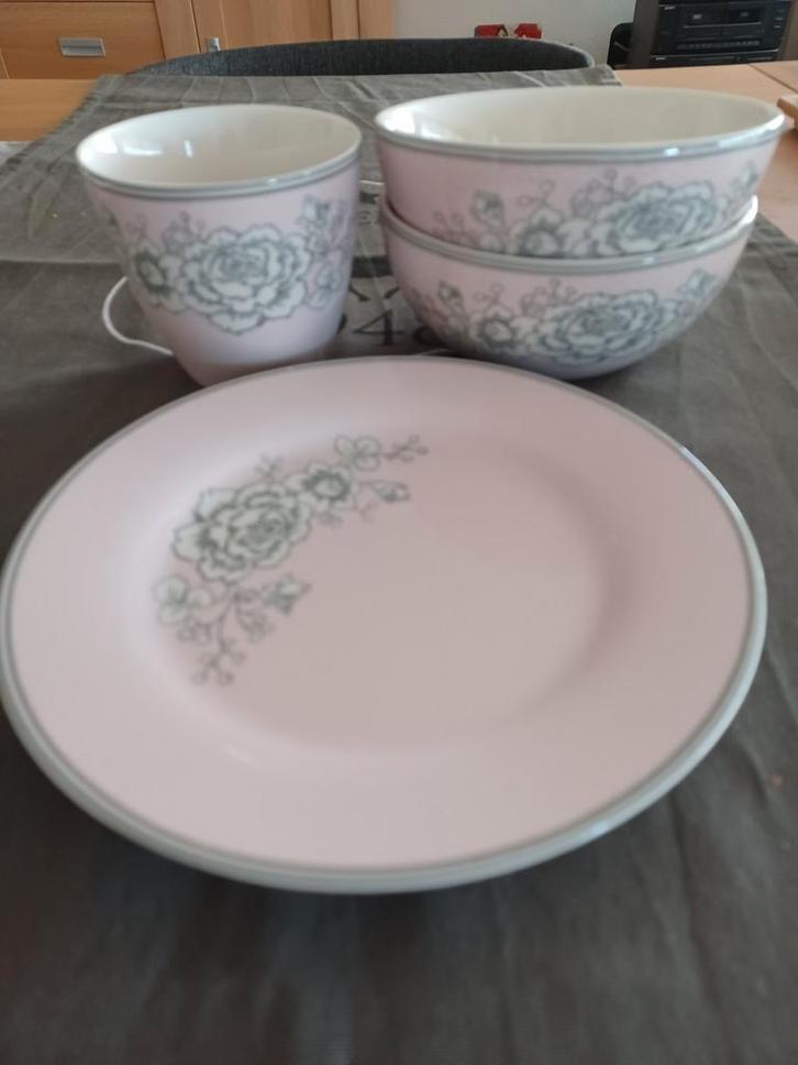 Greengate roze servies 4 delig., Huis en Inrichting, Keuken | Servies, Gebruikt, Kop(pen) en/of Schotel(s), Overige stijlen, Aardewerk
