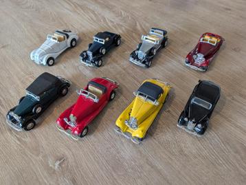 Collectie van 8 Vintage Modelauto's beschikbaar voor biedingen