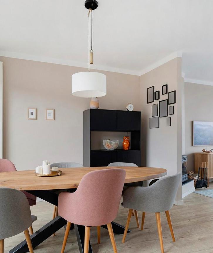 Prachtige hanglamp met beige kap en messing contragewicht, Huis en Inrichting, Lampen | Hanglampen, Zo goed als nieuw, 50 tot 75 cm