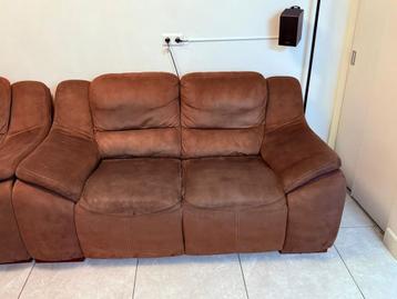 Bankstel, salontafel, eettafel, stoelen, spiegel, tv meubel beschikbaar voor biedingen