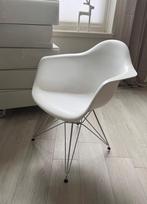 Witte kuipstoel met armleuning, Huis en Inrichting, Stoelen, Ophalen, Zo goed als nieuw, Wit, Eén