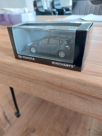 MODELAUTO 1-43 MINICHAMPS TOYOTA VERSO S  beschikbaar voor biedingen