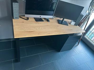 Bureau 160x70x75,5 eiken fineer met zwarte laden kast beschikbaar voor biedingen