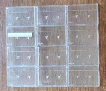 12 lege cassetteband doosjes beschikbaar voor biedingen