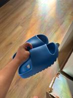 Yeezy, Kleding | Dames, Schoenen, Verzenden, Zo goed als nieuw, Blauw, Slippers