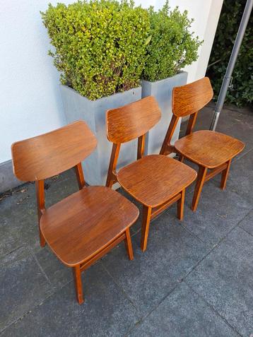 Vintage Walnoot Eetkamerstoelen - Set van Zes beschikbaar voor biedingen