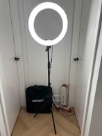 NEEWER Ringlamp 18 inch z.g.a.n., Ophalen, Zo goed als nieuw, Lamp of Flitsset