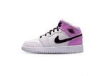 Jordan 1 Mid Barely Grape maat 33, Kleding | Heren, Schoenen, Overige kleuren, Nike Jordan, Nieuw, Ophalen of Verzenden