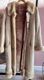 Lammy coat, lang ietwat uitlopend model maat L, Kleding | Dames, Jassen | Winter, Ophalen, Zo goed als nieuw, Maat 42/44 (L), Beige