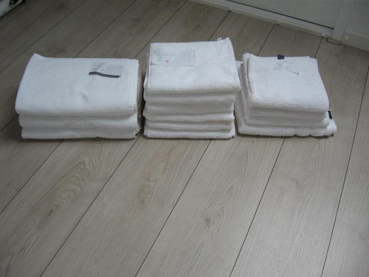 13 nw. witte bad handdoeken verschillende maten samen €35.-, Huis en Inrichting, Badkamer | Badtextiel en Accessoires, Zo goed als nieuw