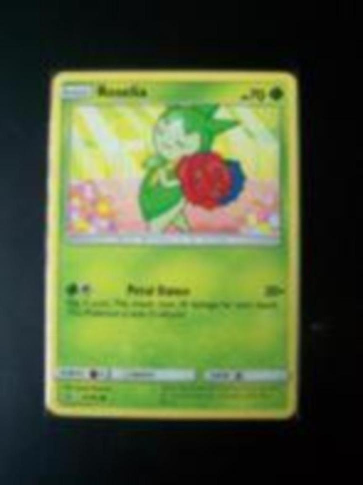 2761. Nieuwe Pokemonkaart ROSELIA HP 70 (4/156) 2018, Hobby en Vrije tijd, Verzamelkaartspellen | Pokémon, Nieuw, Losse kaart