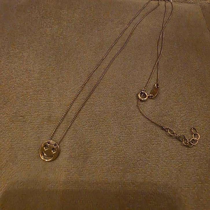 Lott Gioielli ketting goudkleurig met smiley hanger, Sieraden, Tassen en Uiterlijk, Kettingen, Zo goed als nieuw, Zilver, Goud