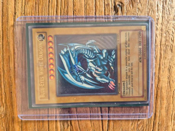 1st edition SDK Blue eyes white dragon (1996/2002), Hobby en Vrije tijd, Verzamelkaartspellen | Yu-gi-Oh!, Zo goed als nieuw, Losse kaart