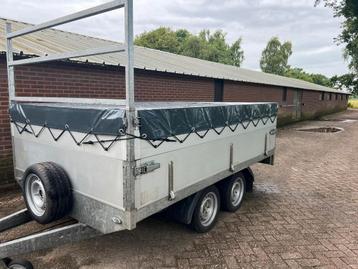 Te koop:plateau-wagen 2700kg.  beschikbaar voor biedingen