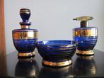 Drie delig toilettafel set, in kobaltblauw glas met goud., Antiek en Kunst, Ophalen