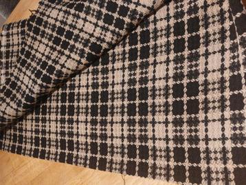 Mooie lap stof, materiaal is wol. beschikbaar voor biedingen