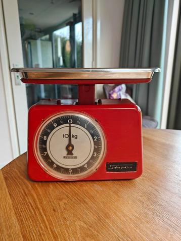 Vintage keukenweegschaal  beschikbaar voor biedingen