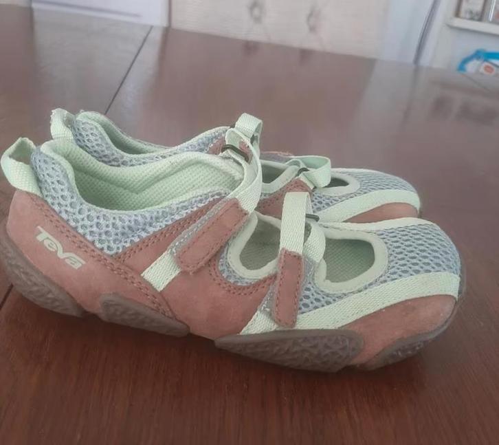 Nieuw Teva zomerse meisjes sneakers/sandaaltjes, maat 31, Kinderen en Baby's, Kinderkleding | Schoenen en Sokken, Nieuw, Schoenen