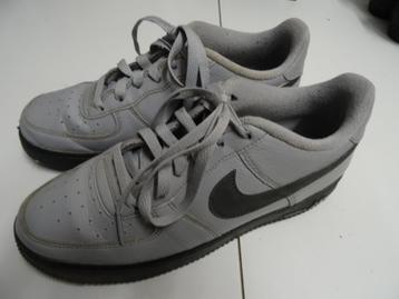 5 paar schoenen maat 39 oa NIKE jordan/nike air/puma beschikbaar voor biedingen