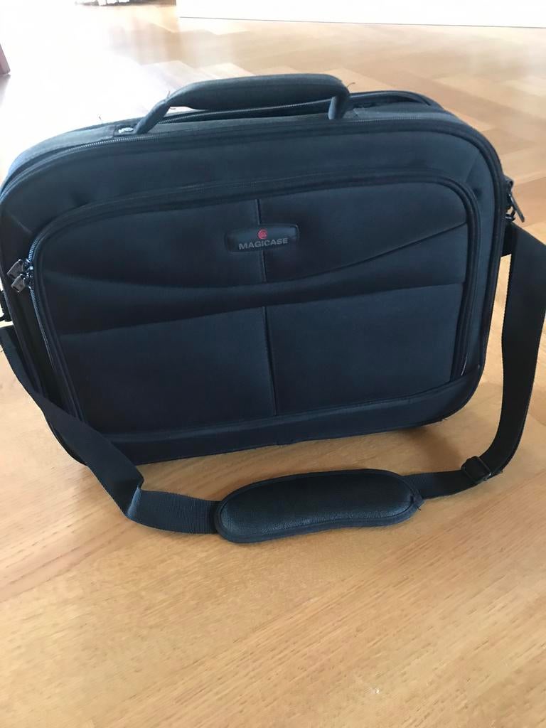 Laptop schouder tas, Zwart. Merk Magicase , 50/47 CM., Computers en Software, Laptoptassen, Ophalen of Verzenden, 17 inch of meer