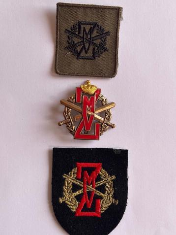 ZMV Speld NO: 10 rood met kroontje en 2x batch beschikbaar voor biedingen
