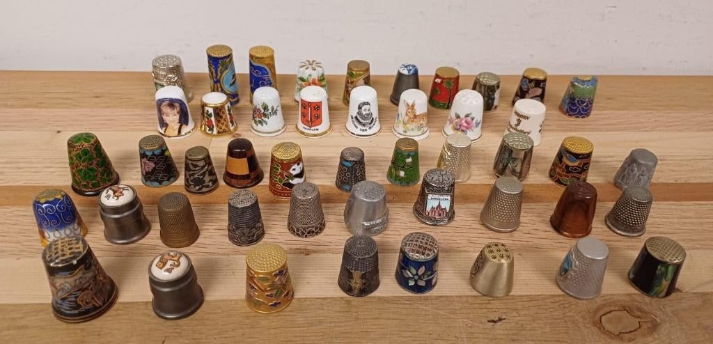 Vintage vingerhoedjes - 49 stuks, Ophalen of Verzenden, Gebruikt