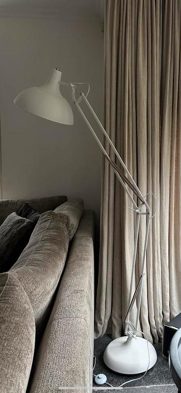 Stijlvolle witte booglamp NIEUW IN DOOS! beschikbaar voor biedingen