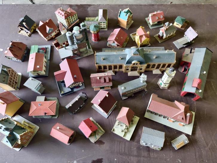 * VOOR DE H0 BAAN * 35 x Huizen en Gebouwen * € 4,50 p/stuk!, Hobby en Vrije tijd, Modeltreinen | H0, Brug, Tunnel of Gebouw, Ophalen of Verzenden