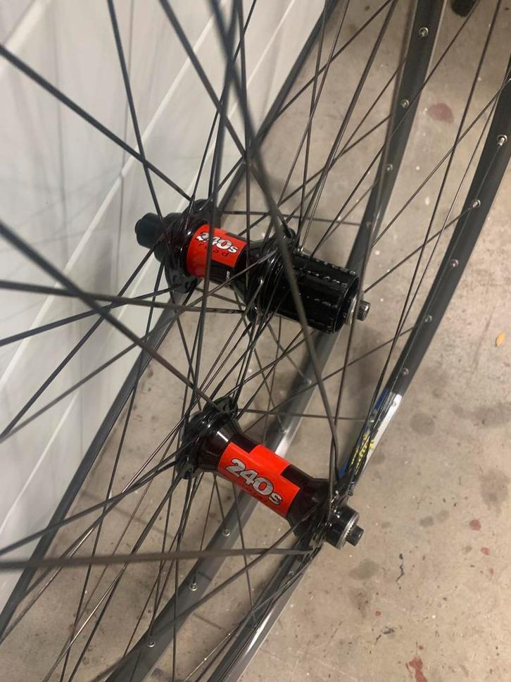 1 set DT swiss 240s tube wielen 28 inch velgrem, Fietsen en Brommers, Fietsonderdelen, Zo goed als nieuw, Racefiets, Wiel, Ophalen of Verzenden