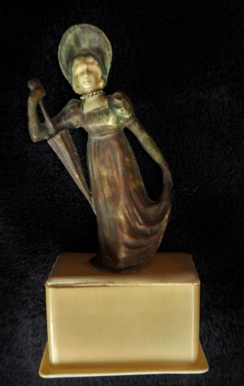 Bijzonder antiek sieradendoosje met 19e eeuwse dame bovenop, Antiek en Kunst, Curiosa en Brocante, Ophalen of Verzenden