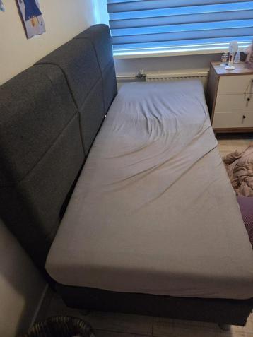 Bed beschikbaar voor biedingen