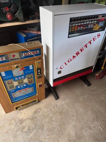 Sigaretten automaat en Duitse gokkast beschikbaar voor biedingen