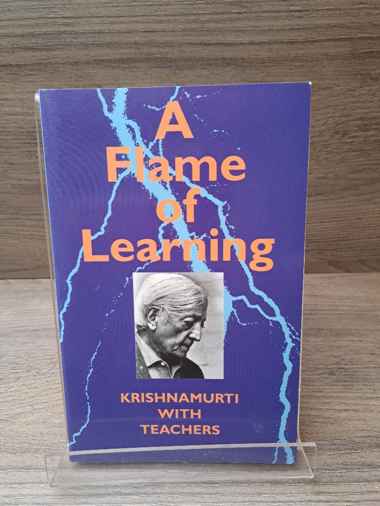 A Flame of learning / Krishnamrti with teachers, Boeken, Ophalen of Verzenden, Zo goed als nieuw, Overige onderwerpen, Achtergrond en Informatie